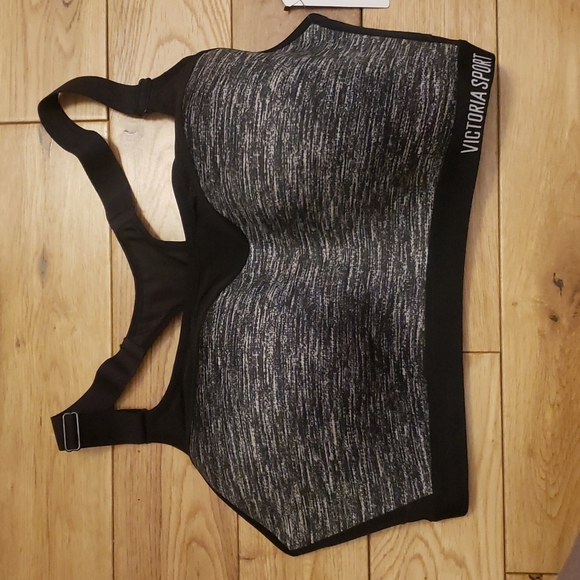 * SOLD * Victoria's Secret Victoria Sport Incredible Lightweight Max Bra - Picture 1 of 5